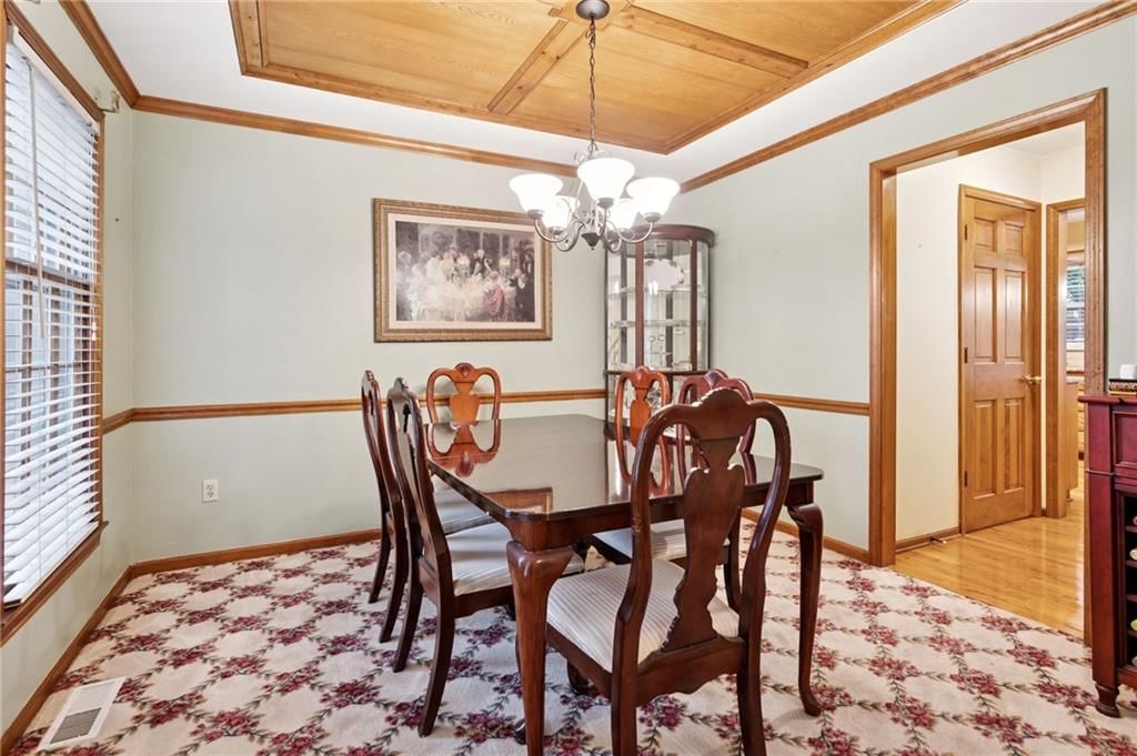 8614 Oakview Drive — photo 4