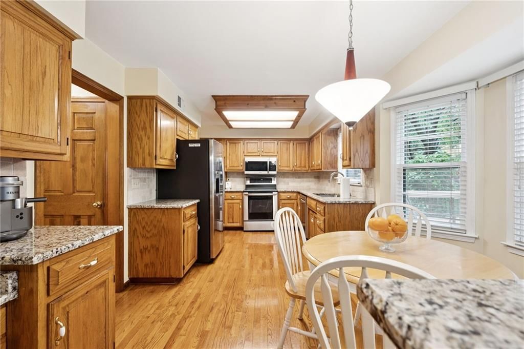 8614 Oakview Drive — photo 10