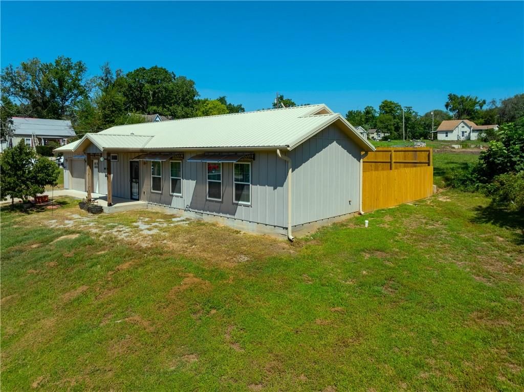1115 S Cedar Street — photo 3