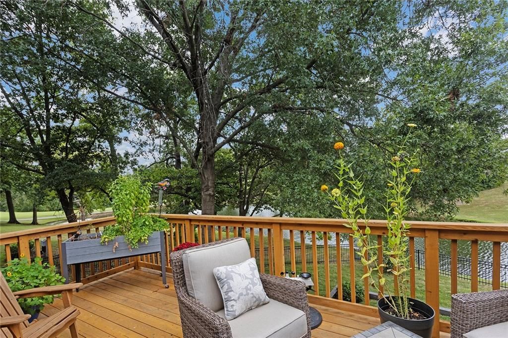 622 NE Fairington Court — photo 47