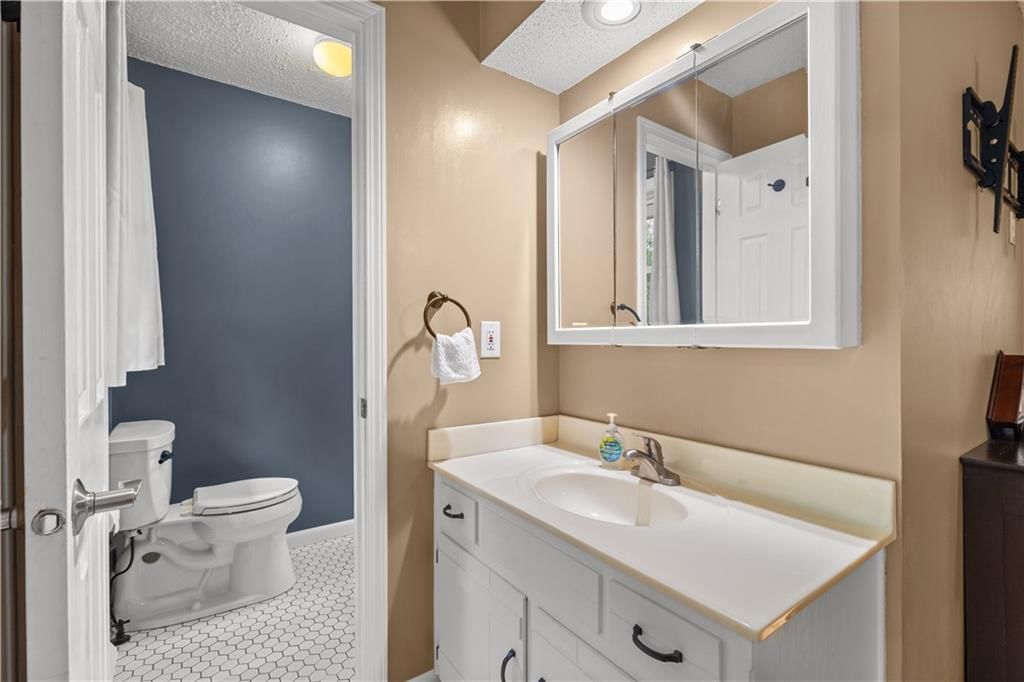 7010 N WHEATON Avenue — photo 13