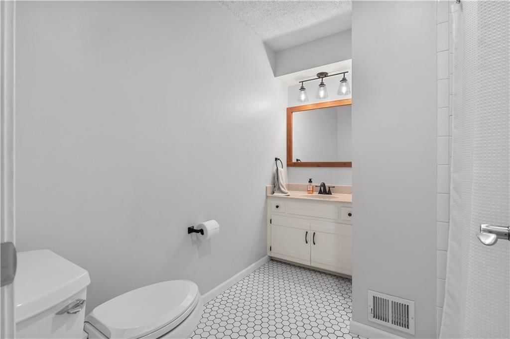 7010 N WHEATON Avenue — photo 17