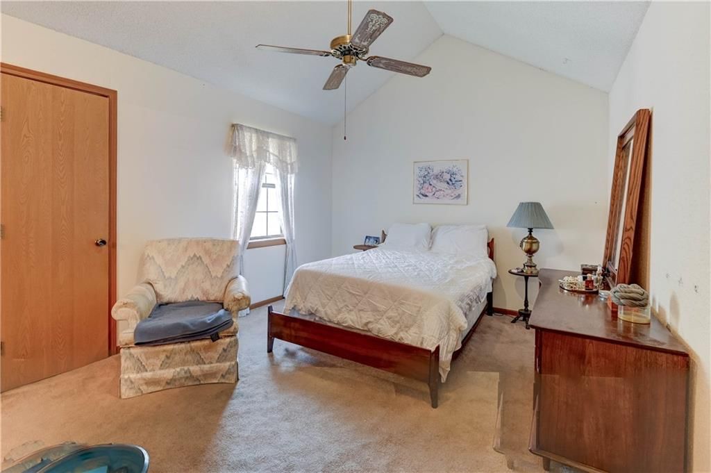 231 SW Pinetree Lane — photo 3
