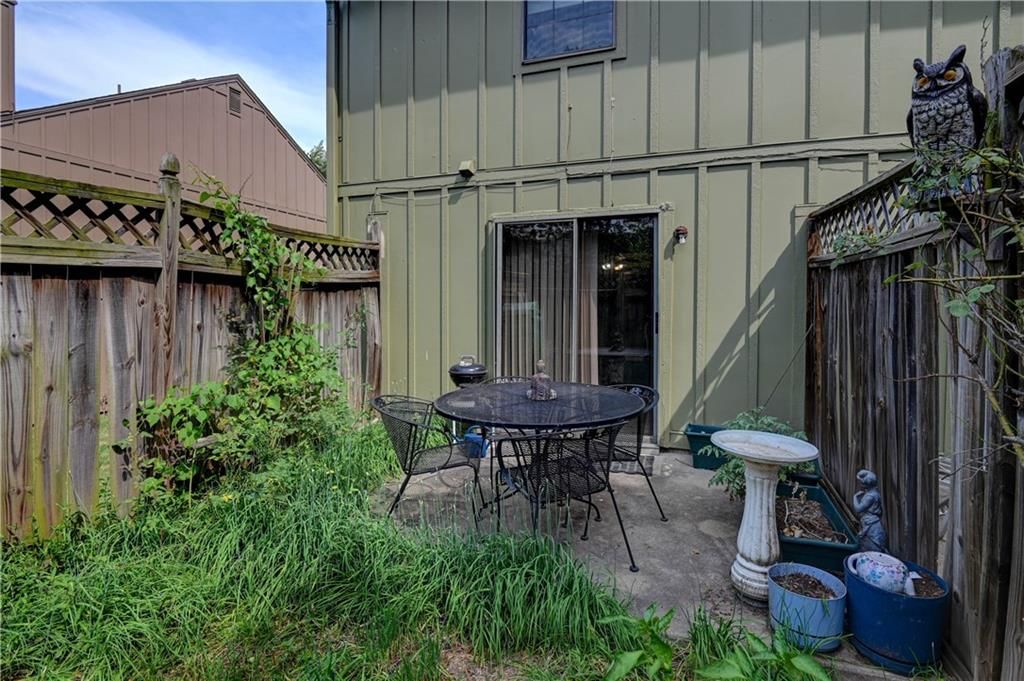 231 SW Pinetree Lane — photo 32