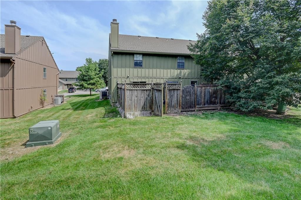 231 SW Pinetree Lane — photo 35