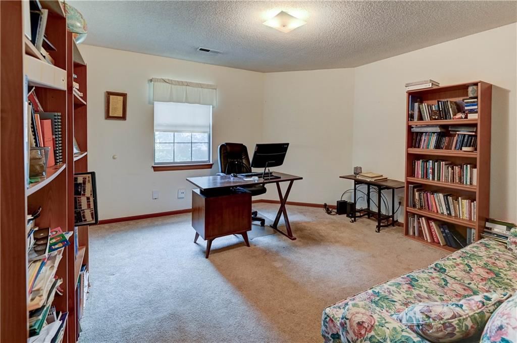 231 SW Pinetree Lane — photo 10