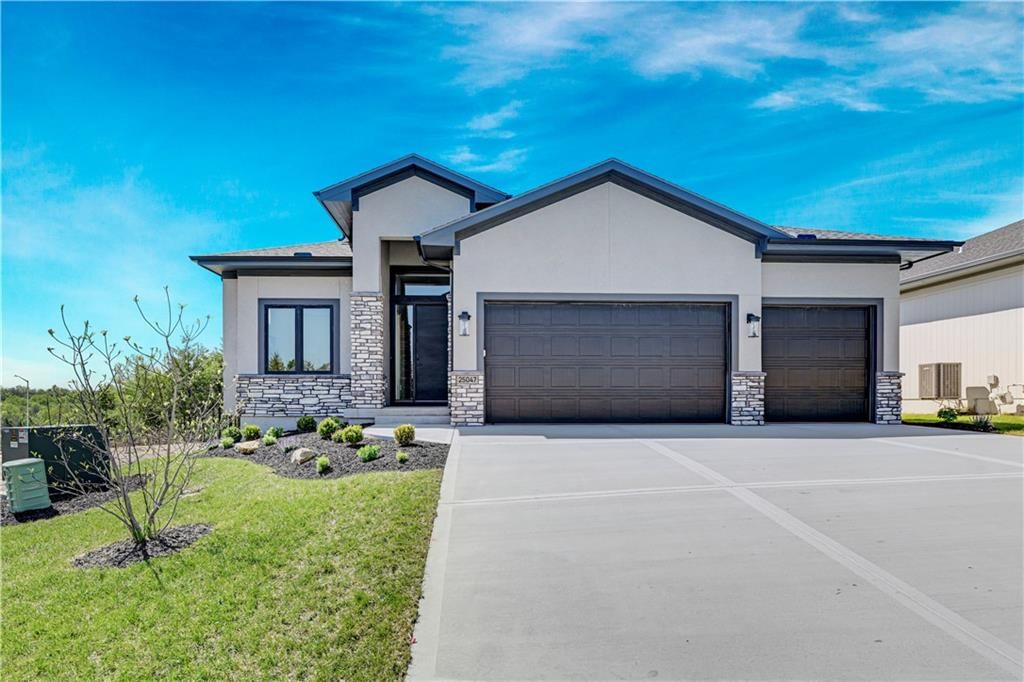 25047 W 98th Place, Lenexa, KS