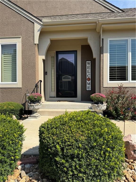 15686 Lowell Lane, Overland Park, KS