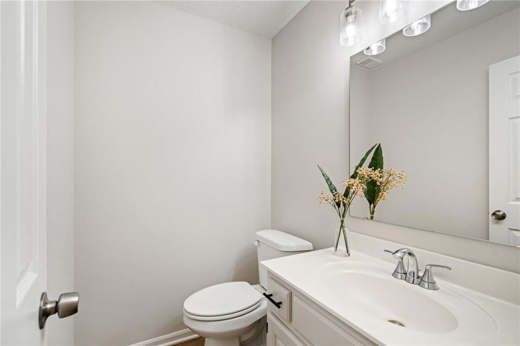1040 NE Queens Court — photo 23