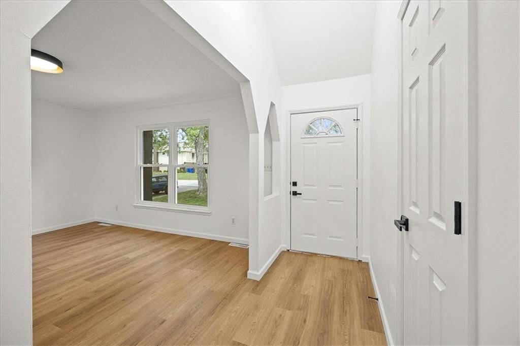 819 E Piatt Lane — photo 3