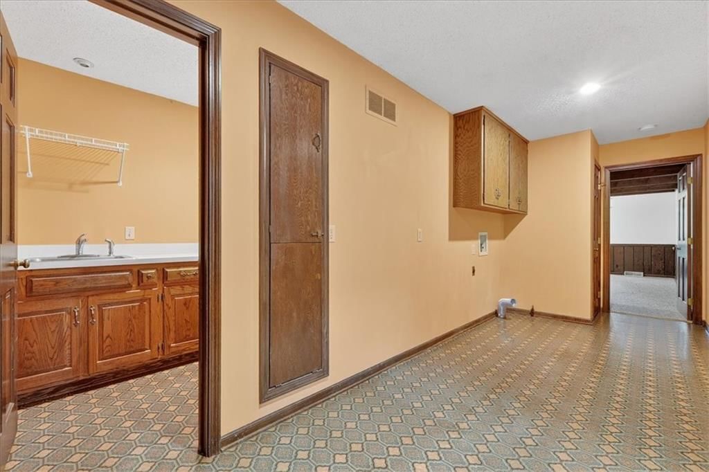 8330 Connell Street — photo 21