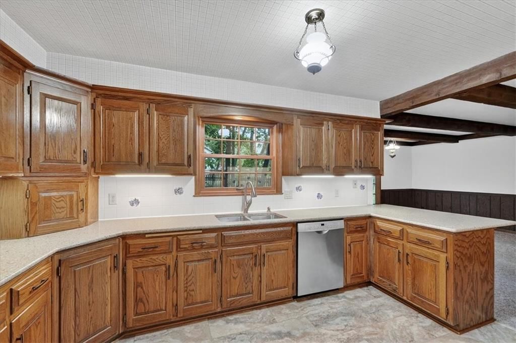 8330 Connell Street — photo 9