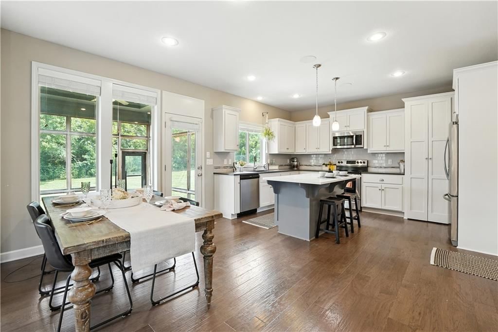 Photo 14 of 52 - 1619 Grandshire Drive