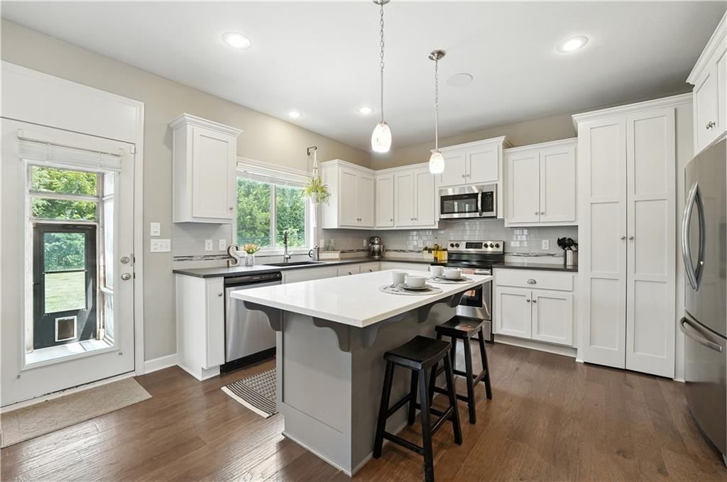 Photo 16 of 52 - 1619 Grandshire Drive