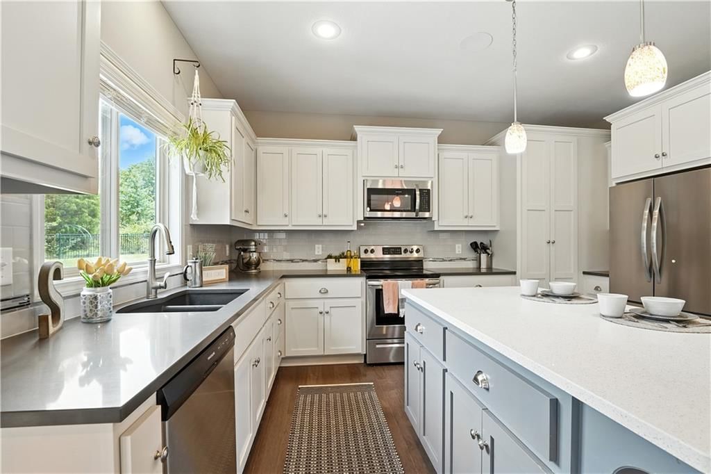 Photo 18 of 52 - 1619 Grandshire Drive