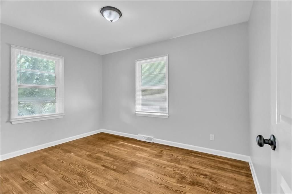 4641 N Brighton Avenue — photo 13