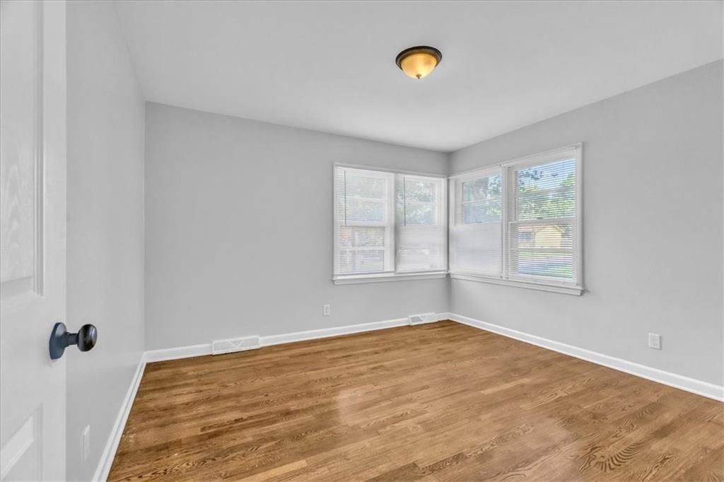 4641 N Brighton Avenue — photo 16