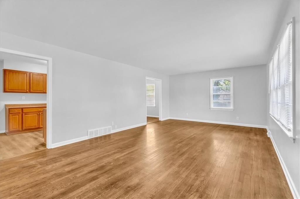 4641 N Brighton Avenue — photo 3