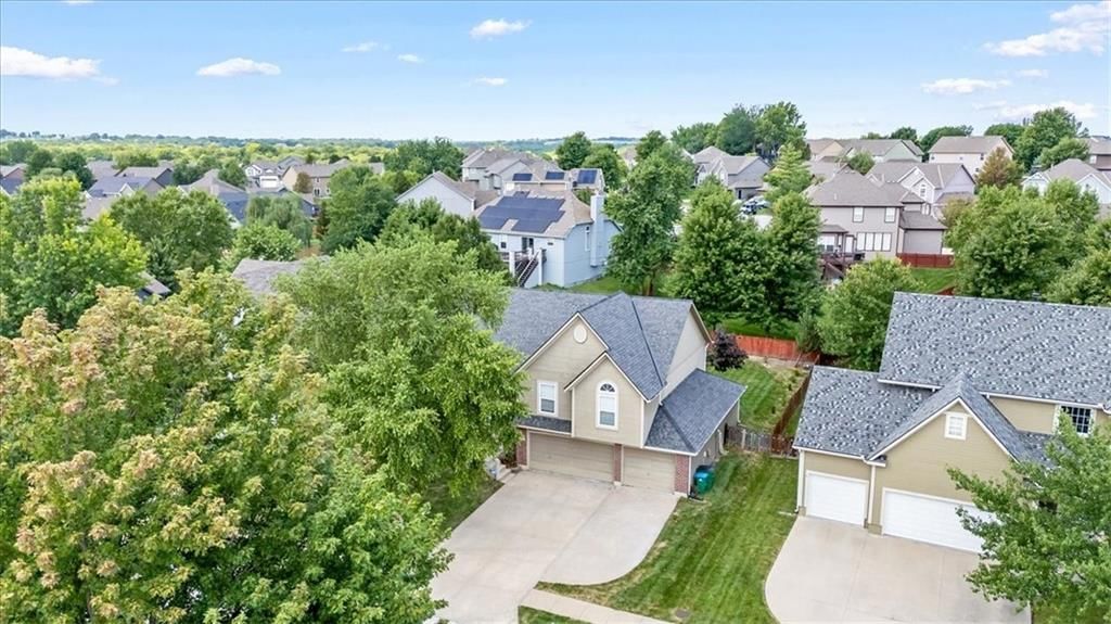 2328 SW FEATHER RIDGE Road, Lee's Summit, MO