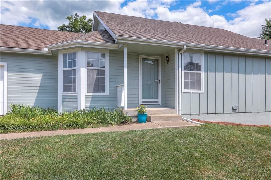 5211 S Megan Drive — photo 2