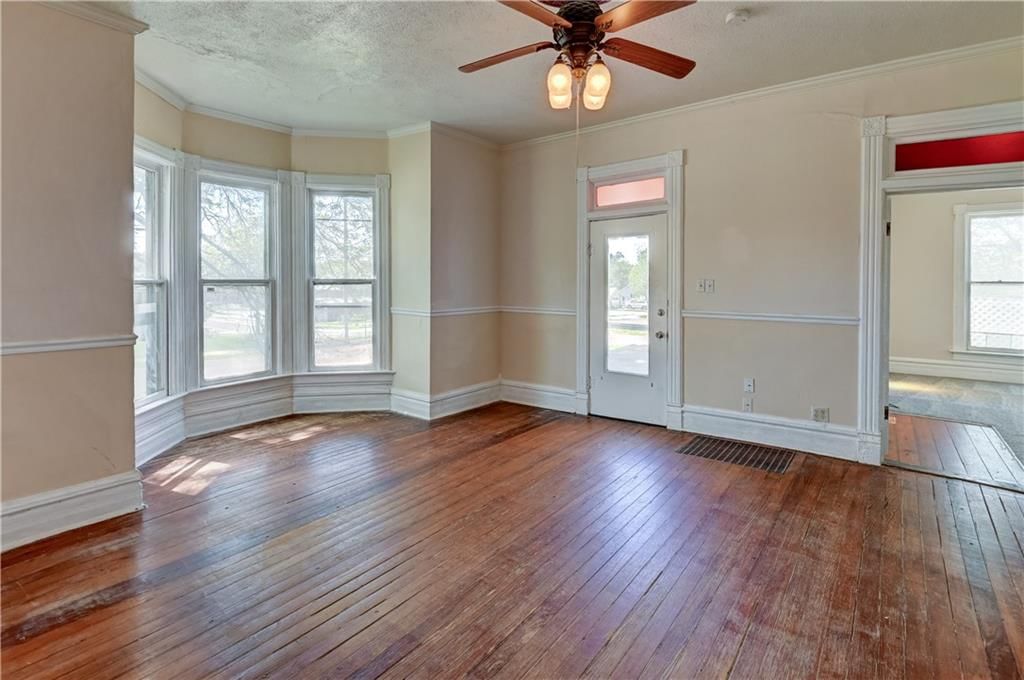 304 N JUNE Street — photo 4