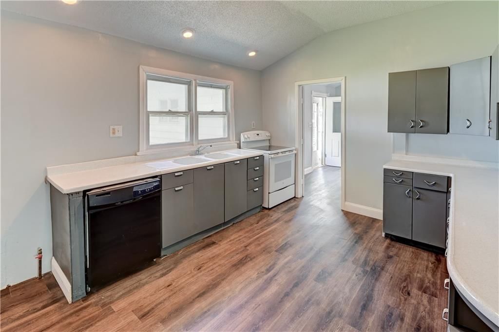304 N JUNE Street — photo 8