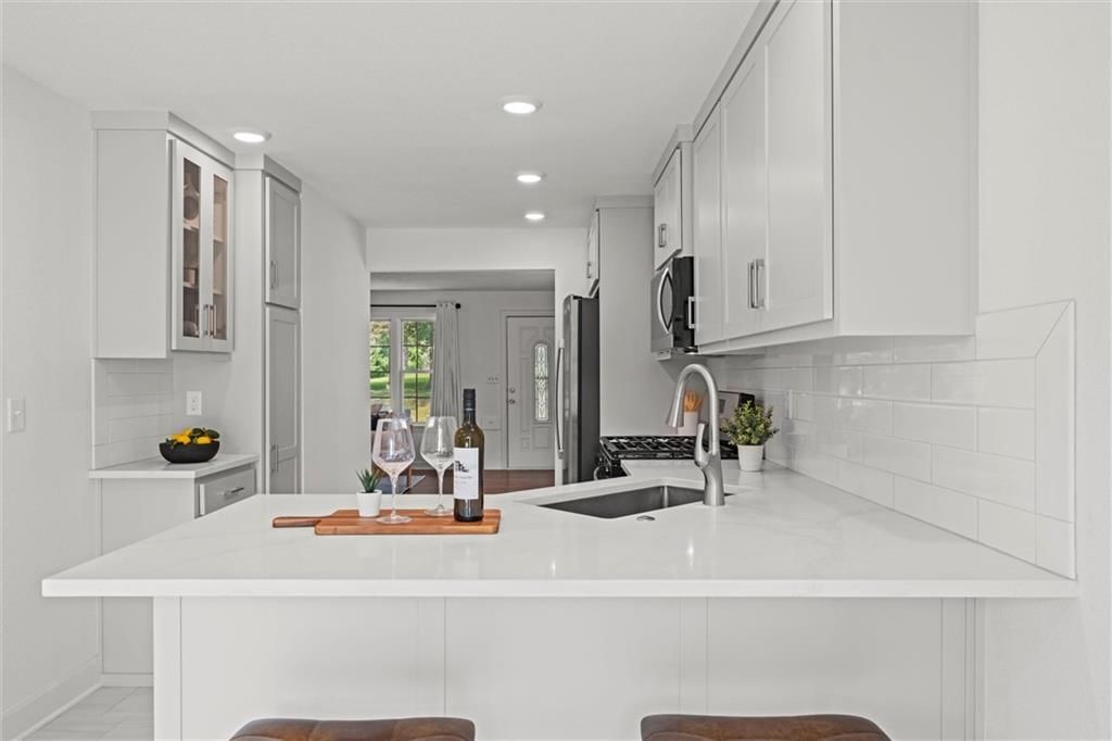601 E 77th Street — photo 11