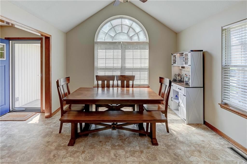 701 N Cloverdale Avenue — photo 5