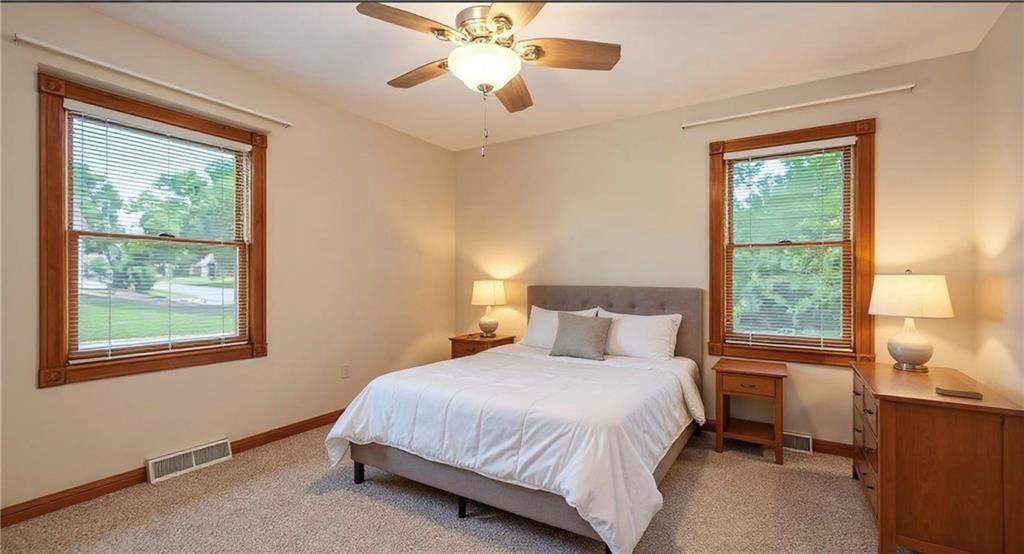 100 N Park Drive — photo 15