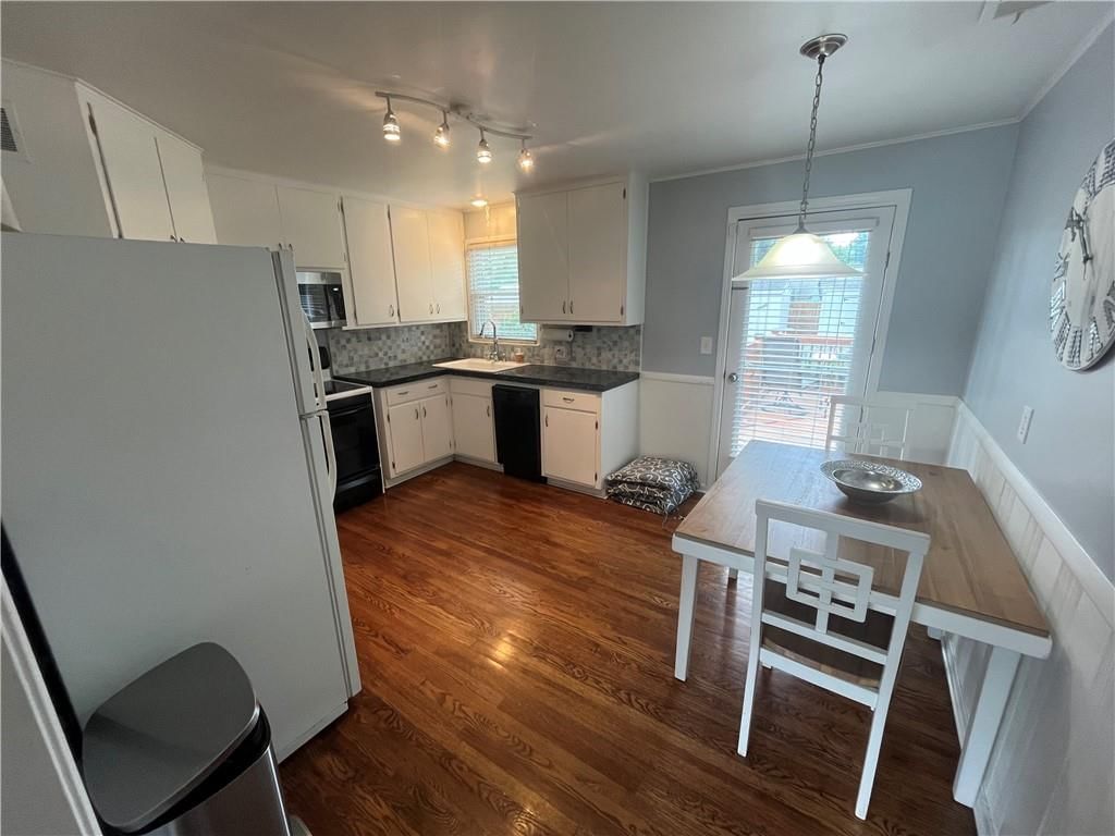7636 Robinson Street — photo 4