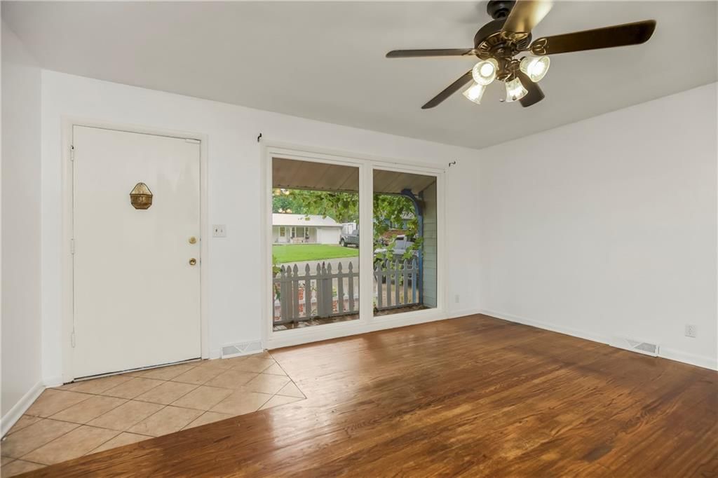 5521 N Wayne Avenue — photo 3