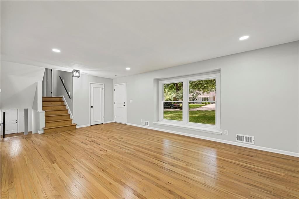 200 E 114th Terrace — photo 17