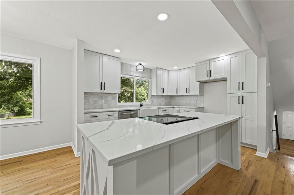 200 E 114th Terrace — photo 21
