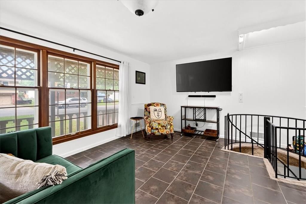 311 Berry Avenue — photo 3