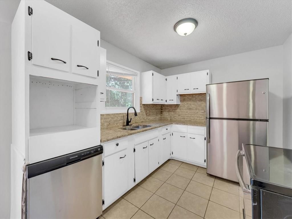 8110 NE 48th Terrace — photo 9