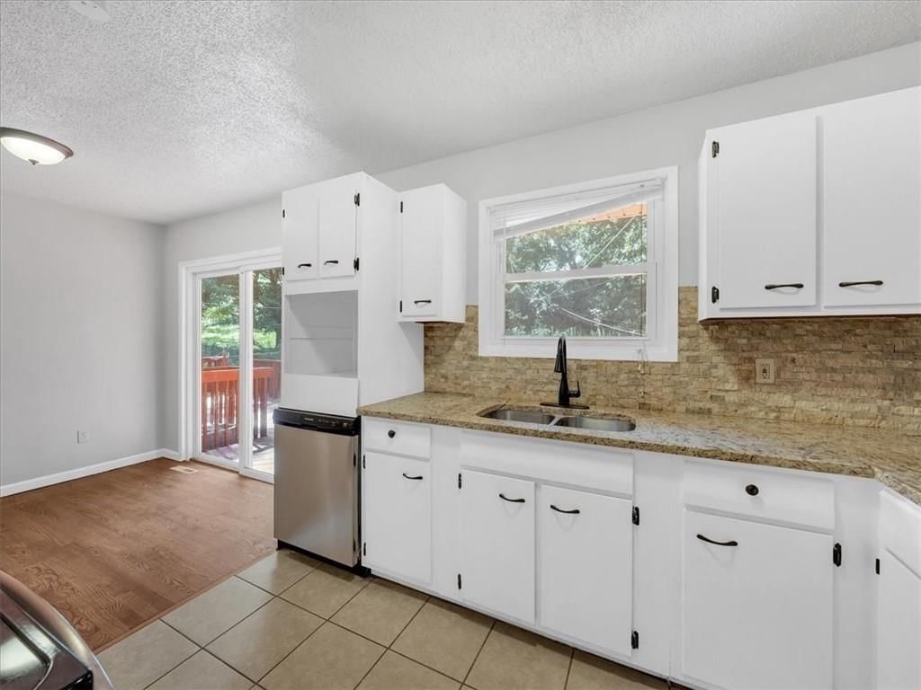 8110 NE 48th Terrace — photo 10