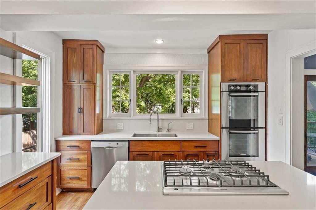 5617 Kenwood Avenue — photo 12
