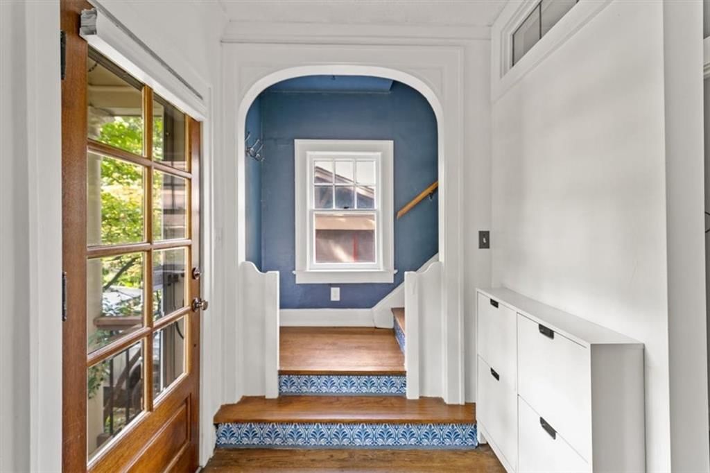 5617 Kenwood Avenue — photo 4