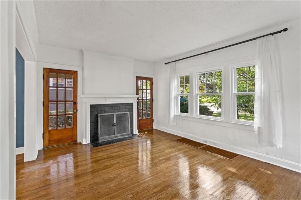 5617 Kenwood Avenue — photo 6