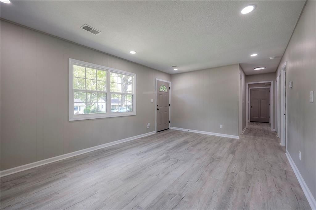 3421 Victoria Drive — photo 4