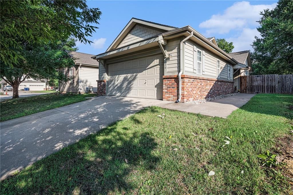 1470 Legends Circle — photo 4