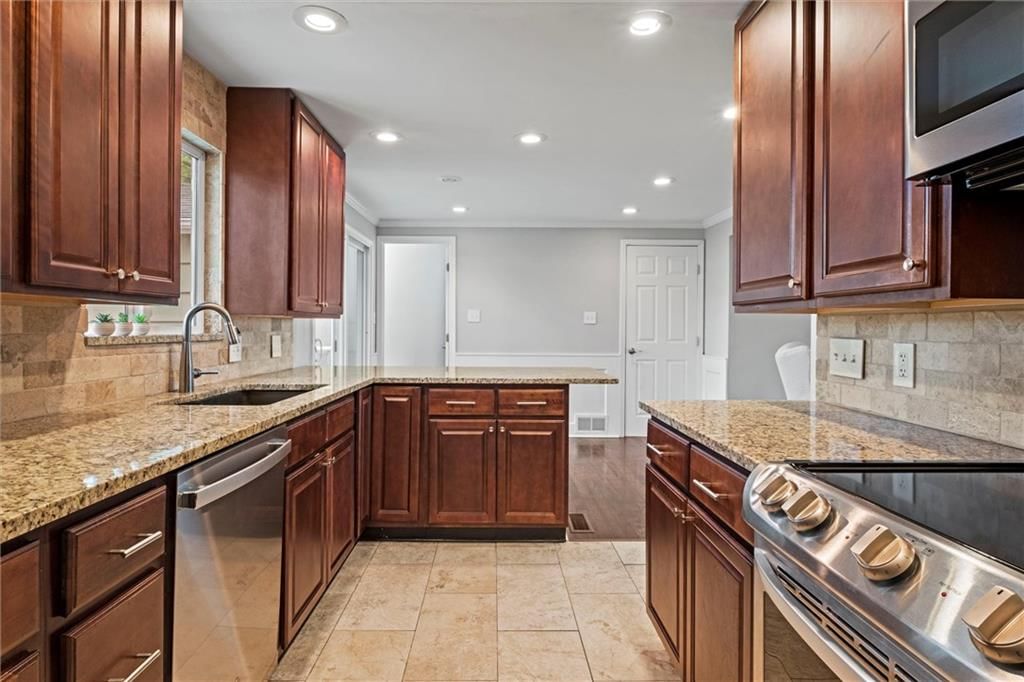 2807 W 71st Terrace — photo 12