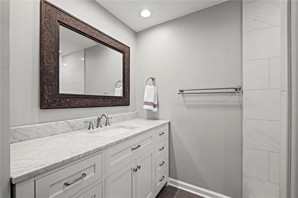 2807 W 71st Terrace — photo 15