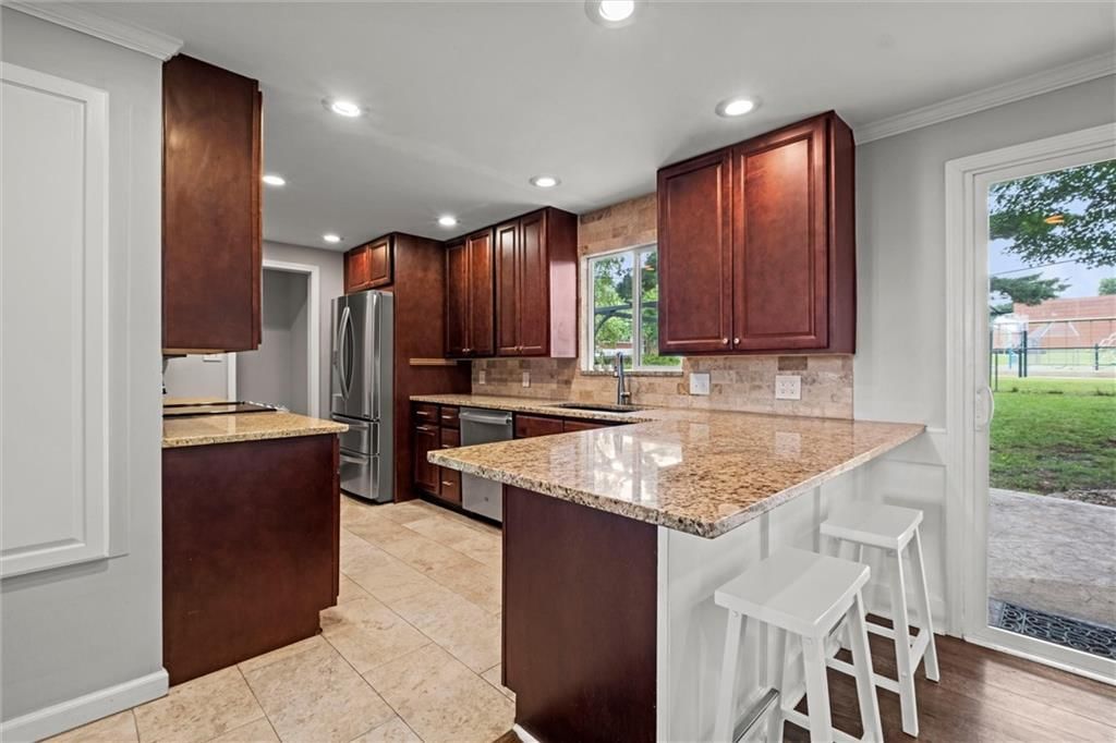 2807 W 71st Terrace — photo 9
