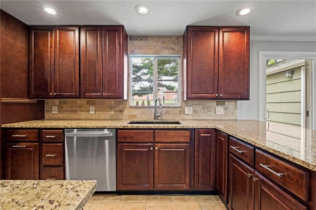 2807 W 71st Terrace — photo 10