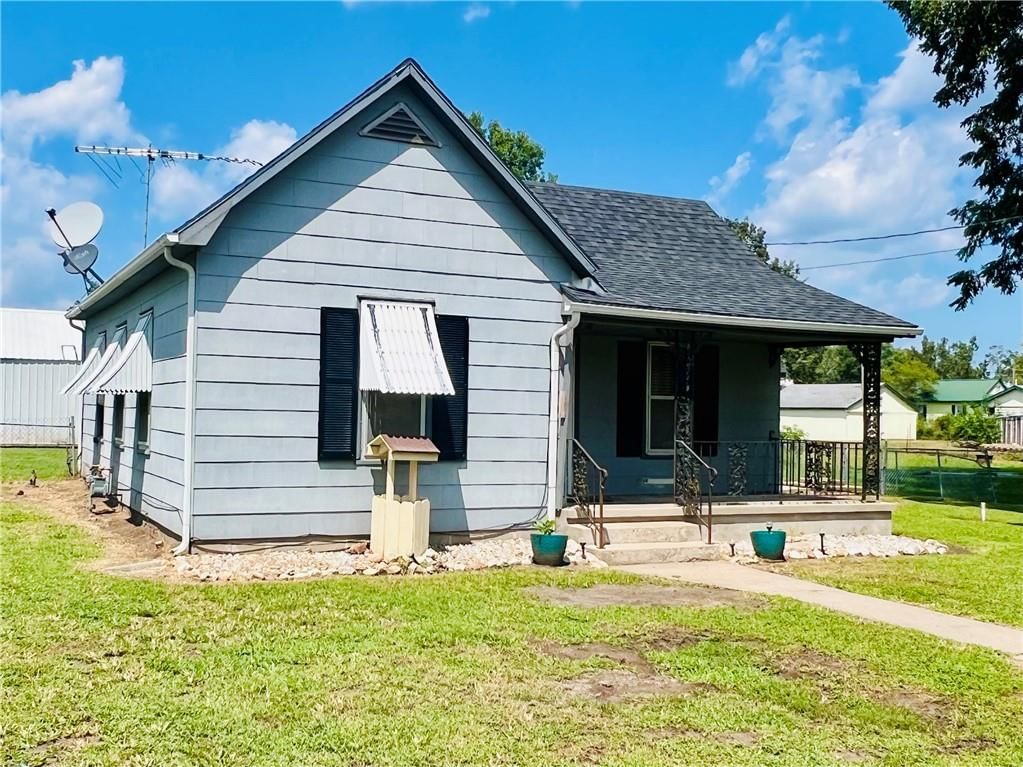 104 E Wilson Street — photo 2
