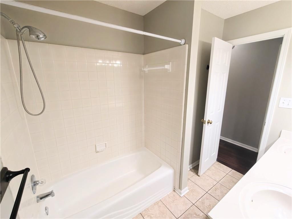 1916 Red Oak Lane — photo 12
