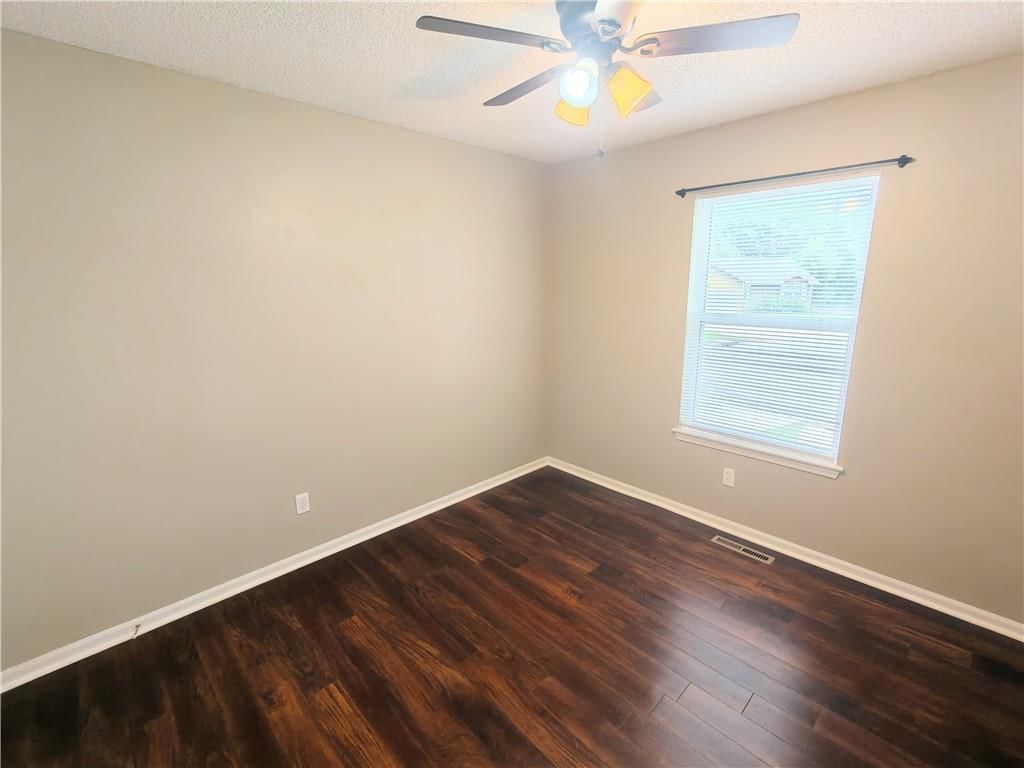 1916 Red Oak Lane — photo 13
