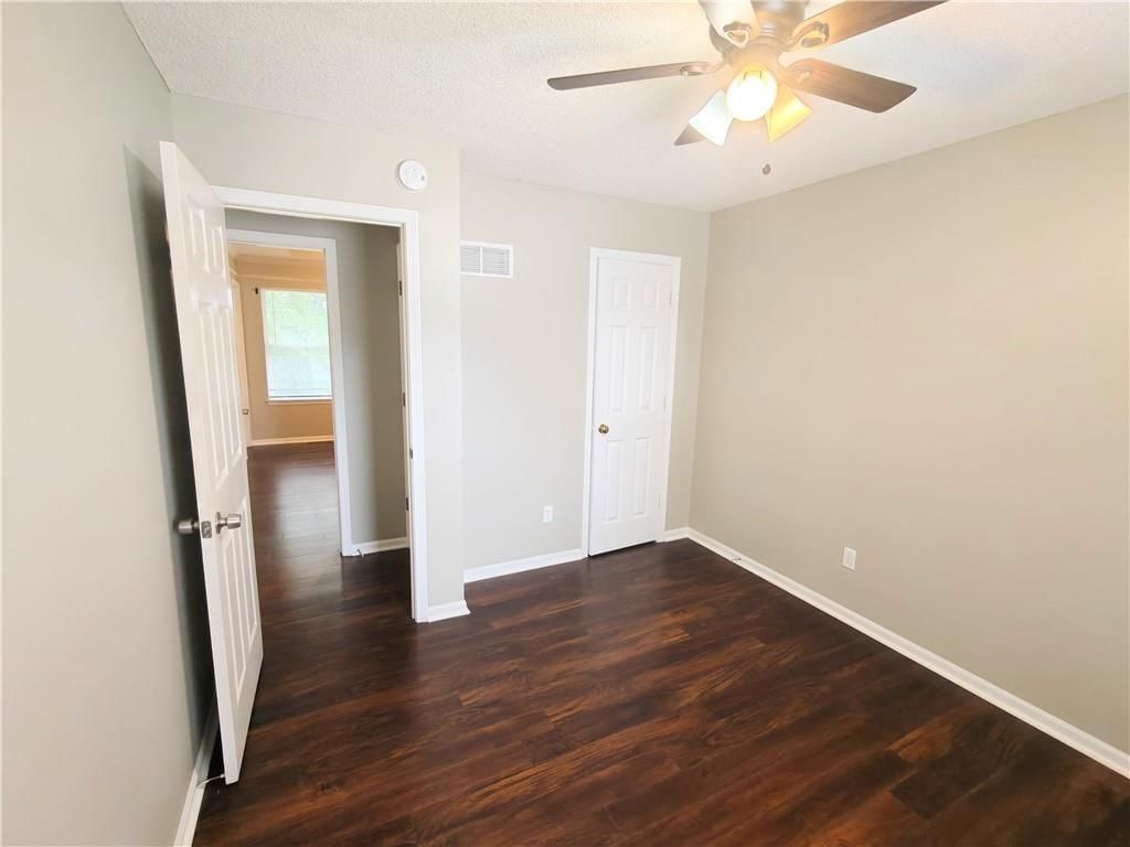1916 Red Oak Lane — photo 14