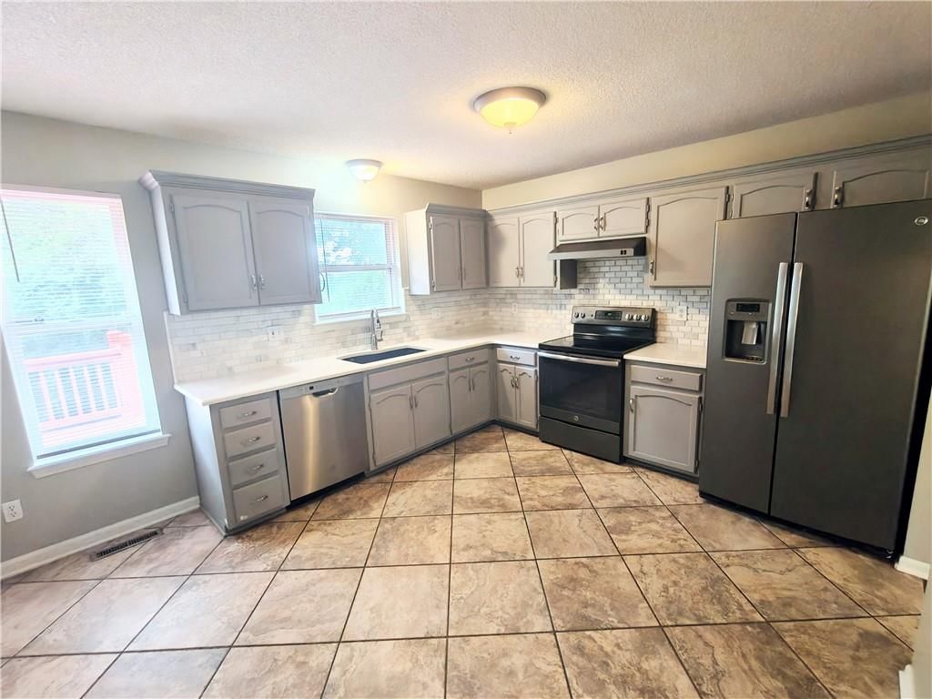 1916 Red Oak Lane — photo 5